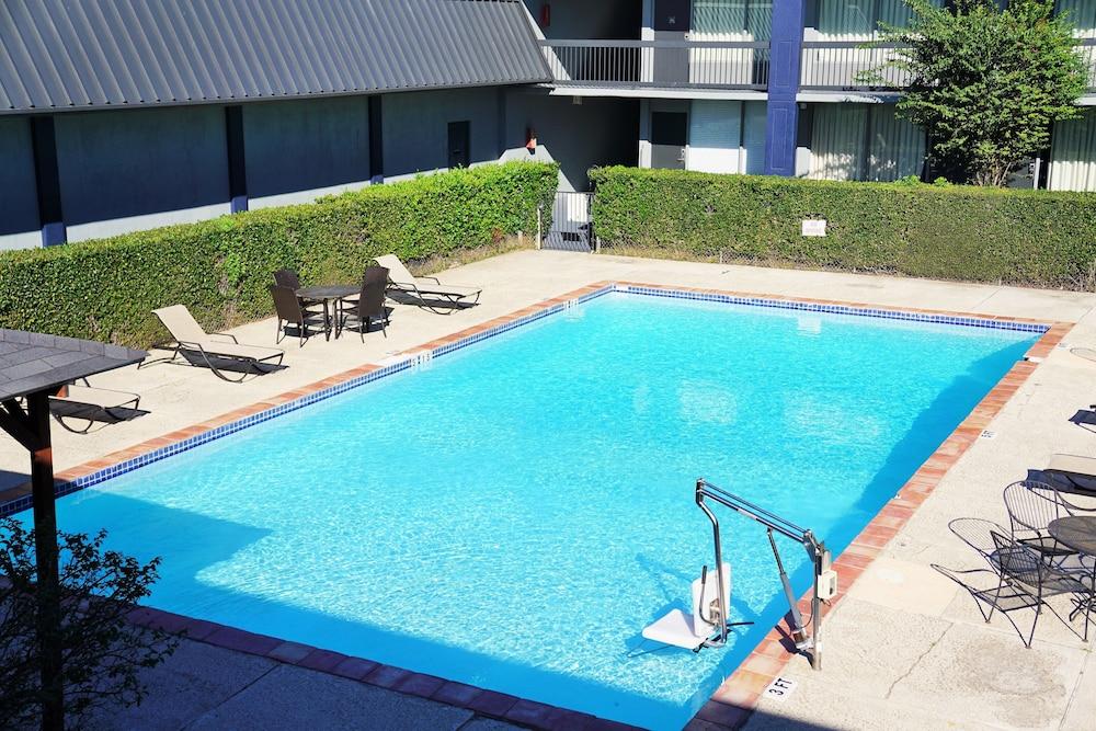קונרו Hotel Elev8 מראה חיצוני תמונה