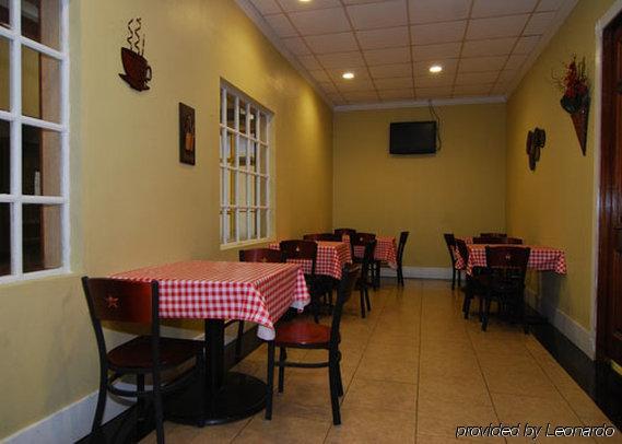 קונרו Hotel Elev8 מסעדה תמונה