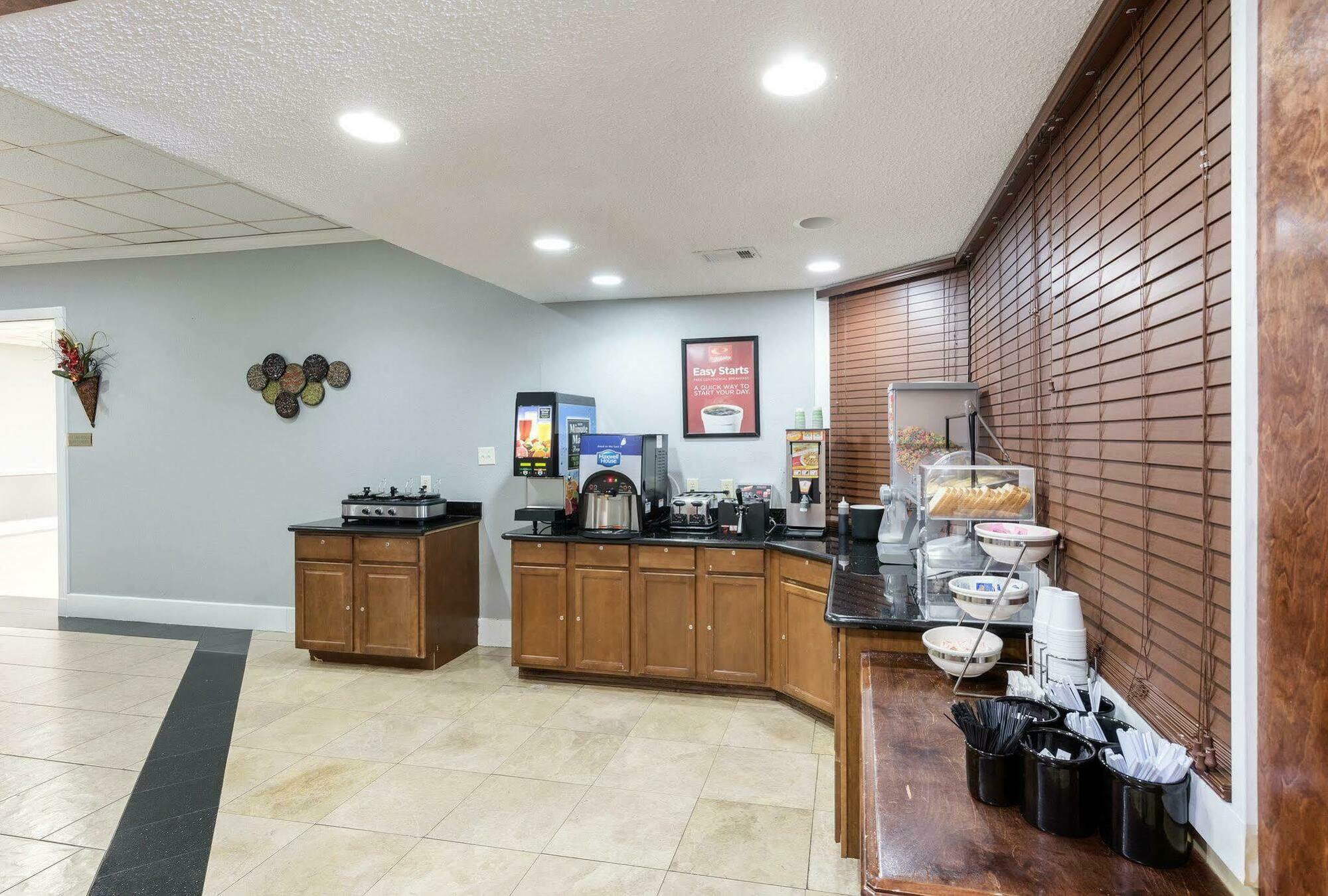 קונרו Hotel Elev8 מראה חיצוני תמונה